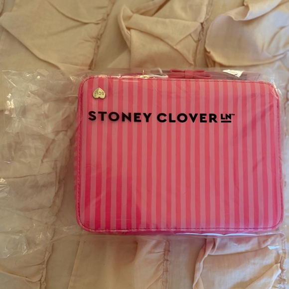 Stoney Clover Lane Eloise at the Plaza Pink Pink Pink Jewelry Case - Picture 7 of 8